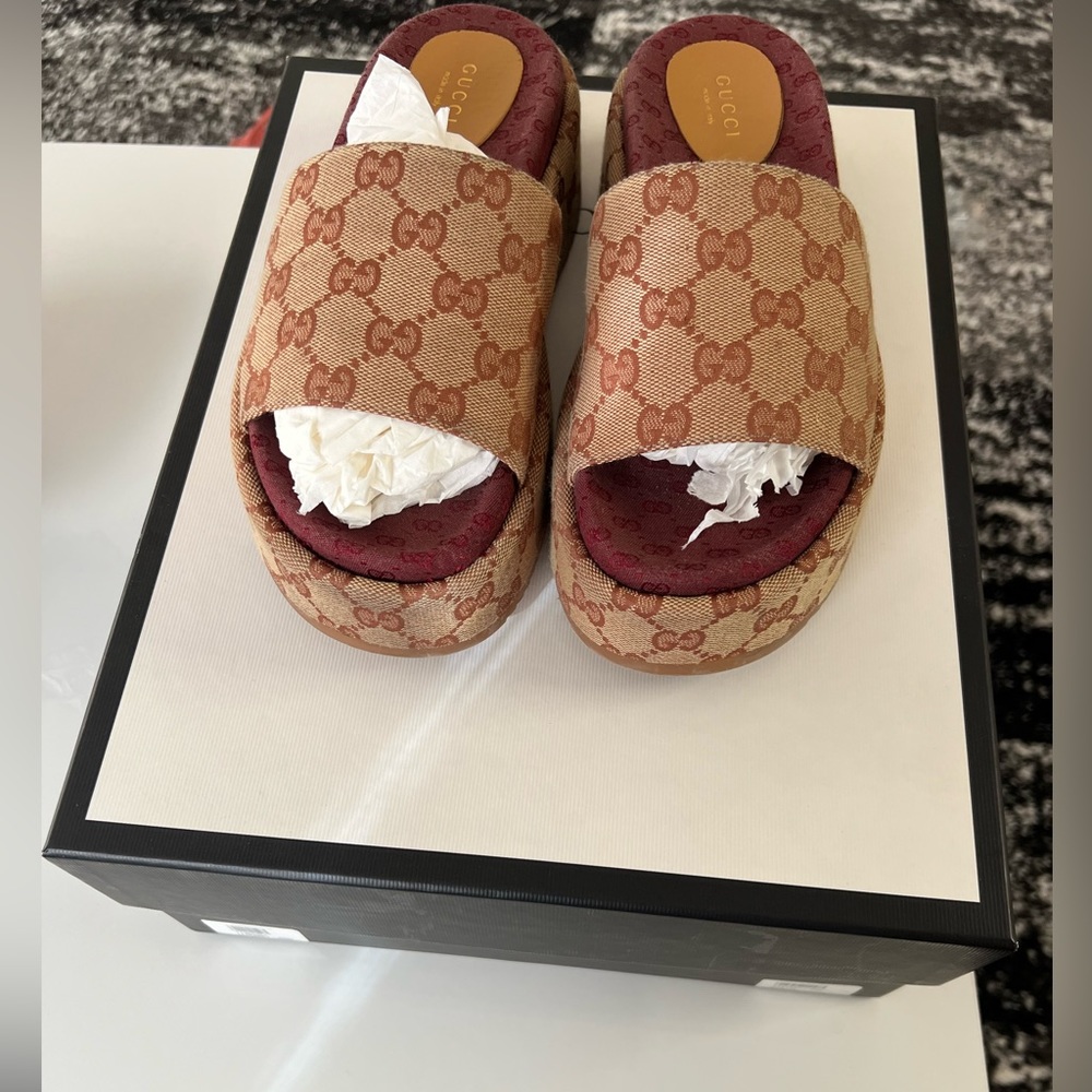 Original Gucci
Angelina logo-detailed coated-canvas platform sandals
Beige